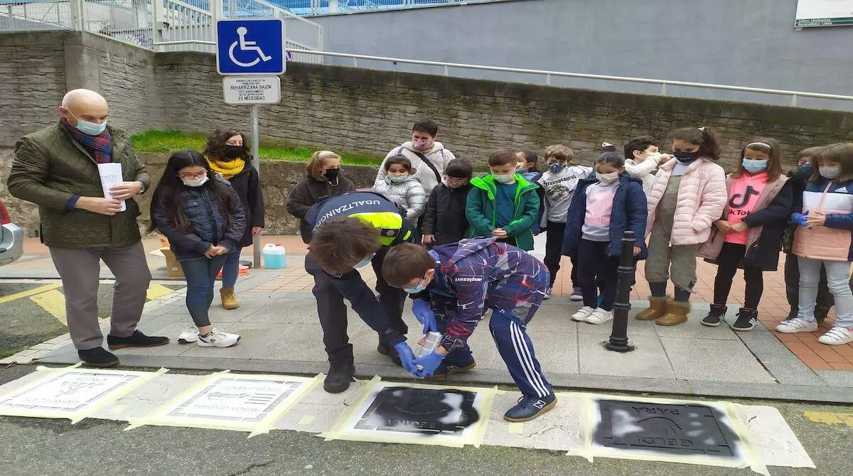 escolares aprendizaje paso peatones barakaldo