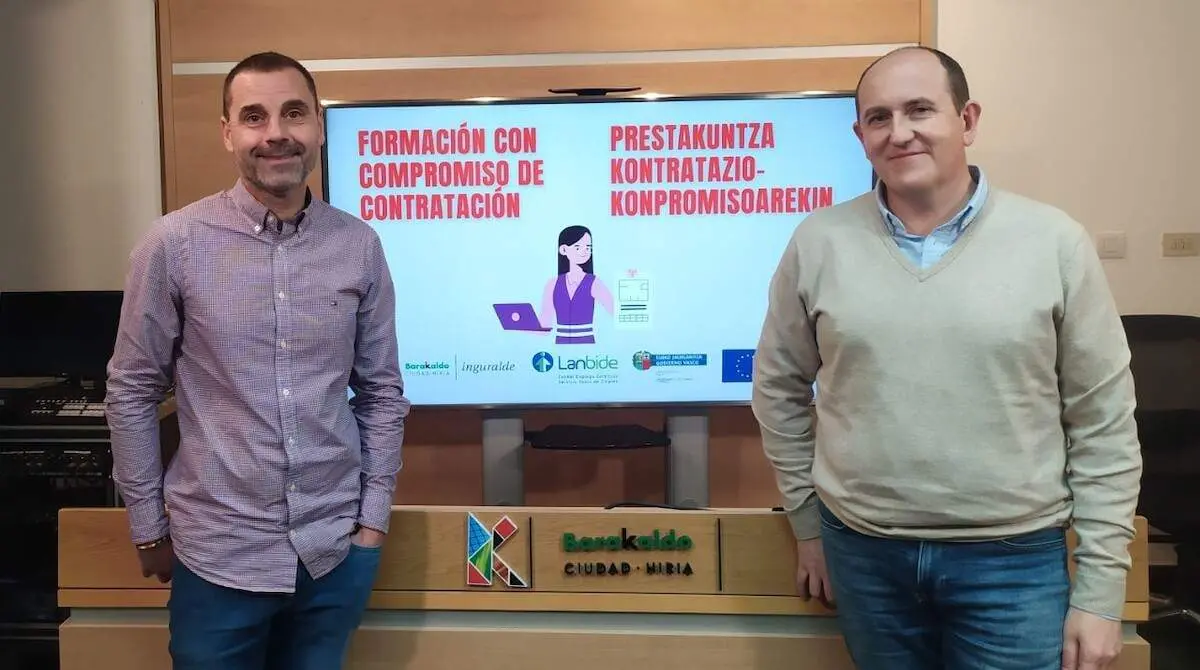 Carlos Fernández y Juan Antonio Pizarro presentando los Proyectos Singulares de empleo en Barakaldo