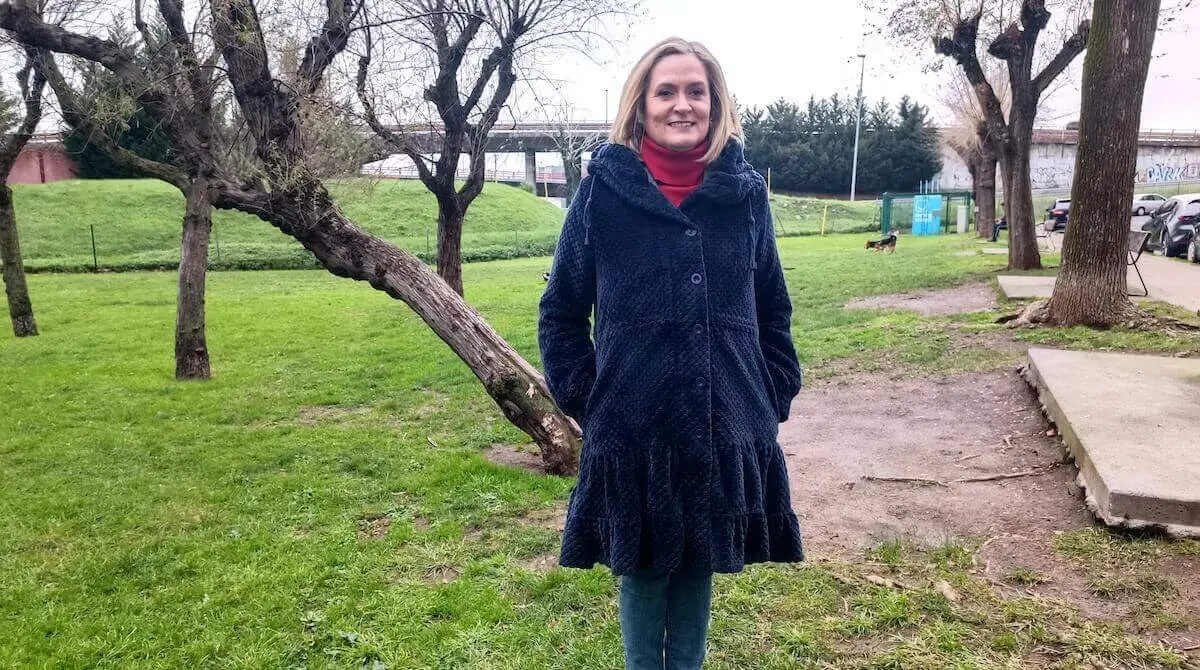 Amaia del Campo en la campa de La Inmaculada donde se habilitará el próximo txakurgune