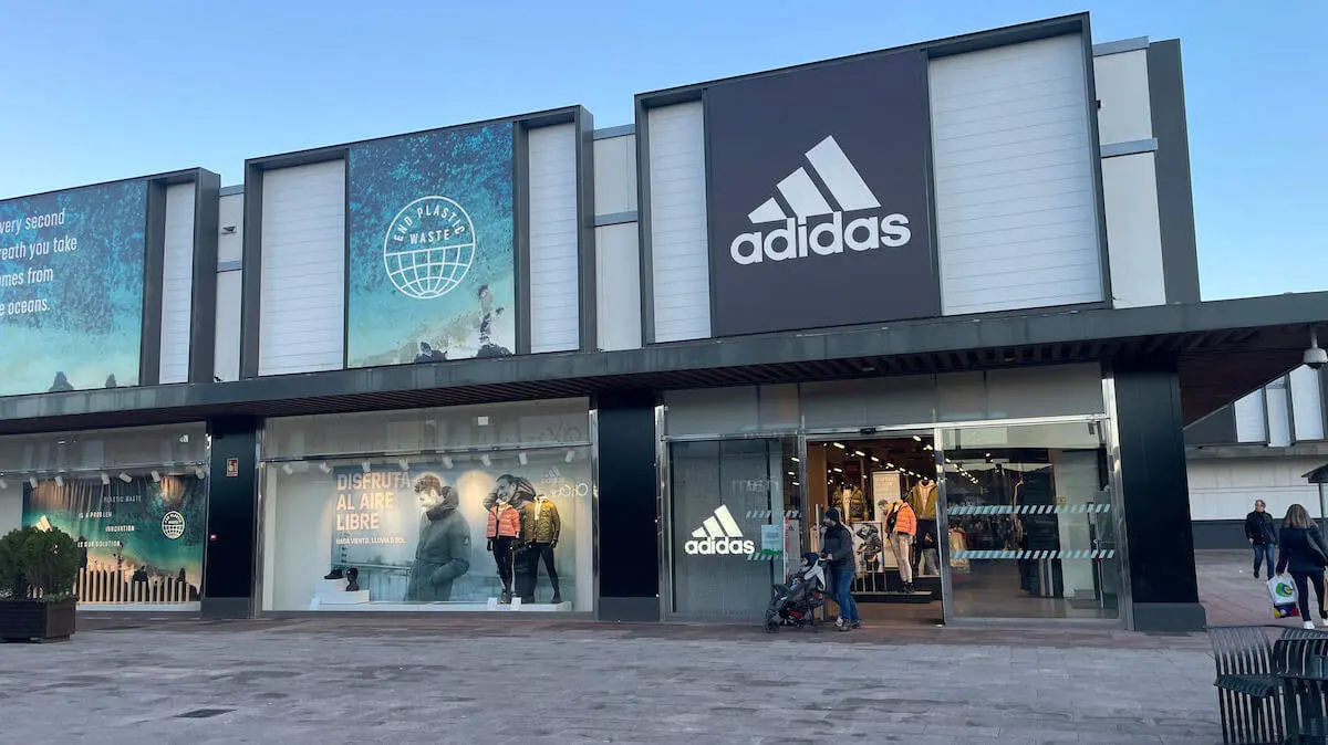 Adidas outlet top megapark