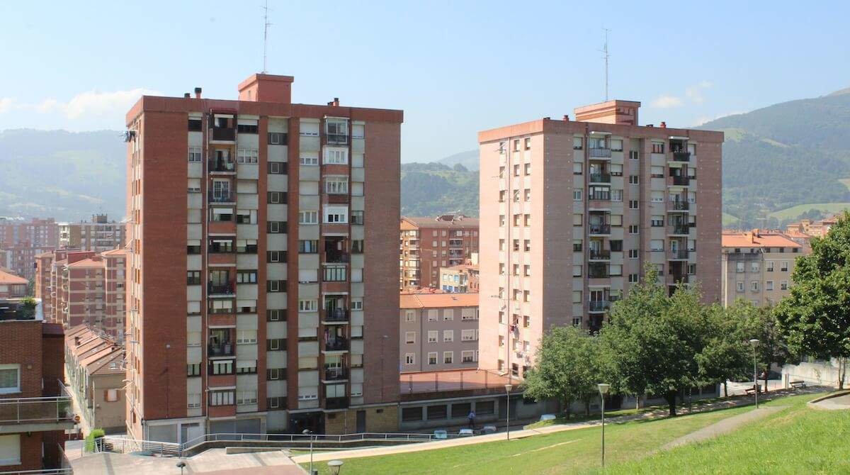 Barakaldo reparte 440.360 euros entre 340 vecinos para la rehabilitación de sus viviendas