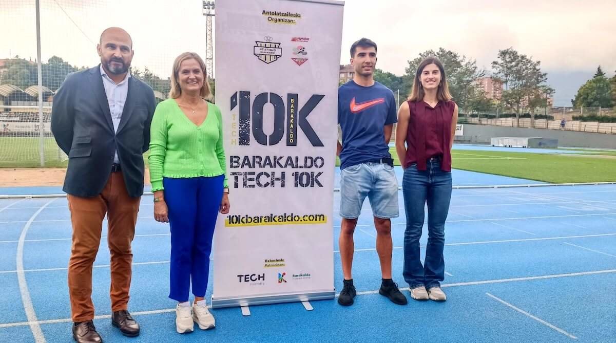 Amaia del Campo junto a Sergio Serna y Jon Ander Etura, del Club atletismo Barakaldo