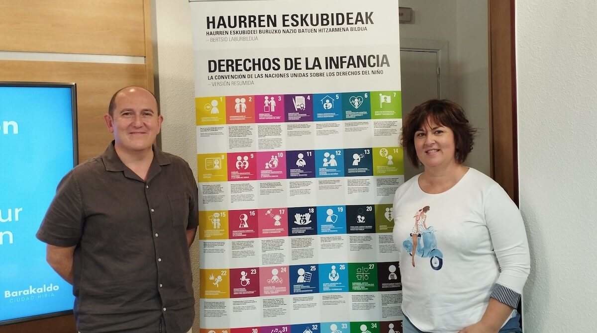 Carlos Fernández y Nuria Rodríguez en la presentación de los compromisos con UNICEF