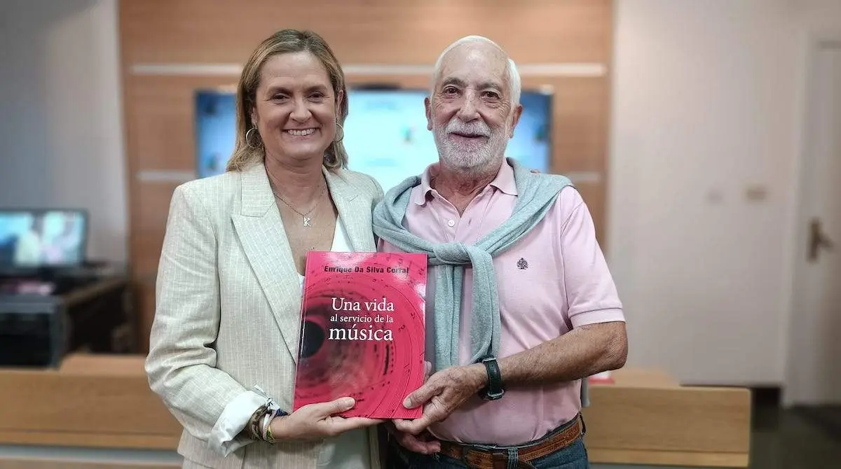 Amaia del Campo junto a Enrique Da Silva en la presentación del libro