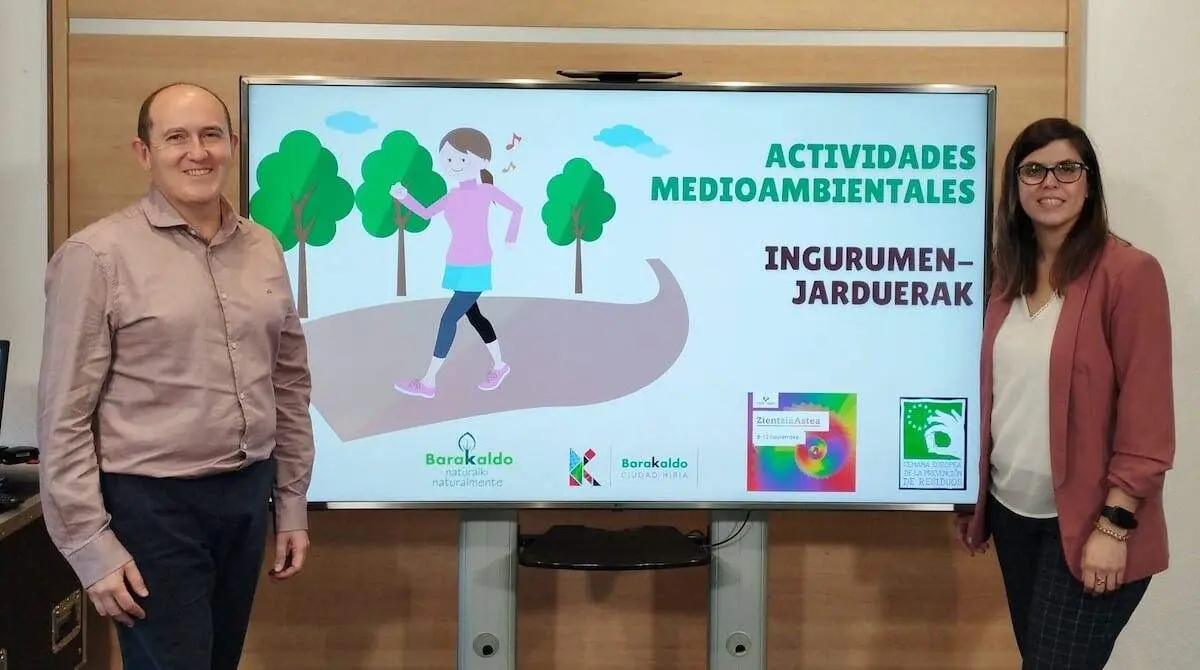 Carlos Fernández y Alba Delgado en la presentación de las actividades medioambientales