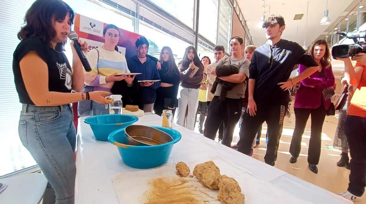 Uno de los talleres de barro de la Zientzia Astea