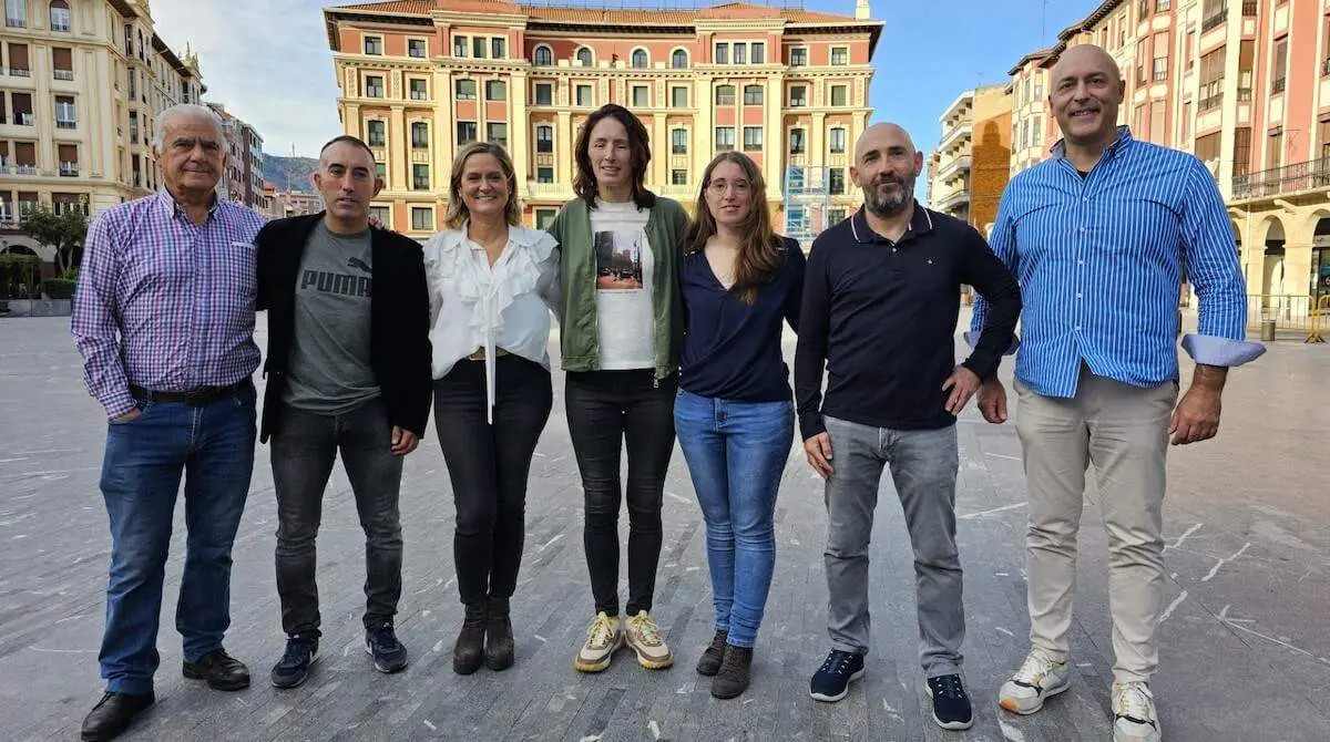 Amaia del Campo junto a representantes del evento