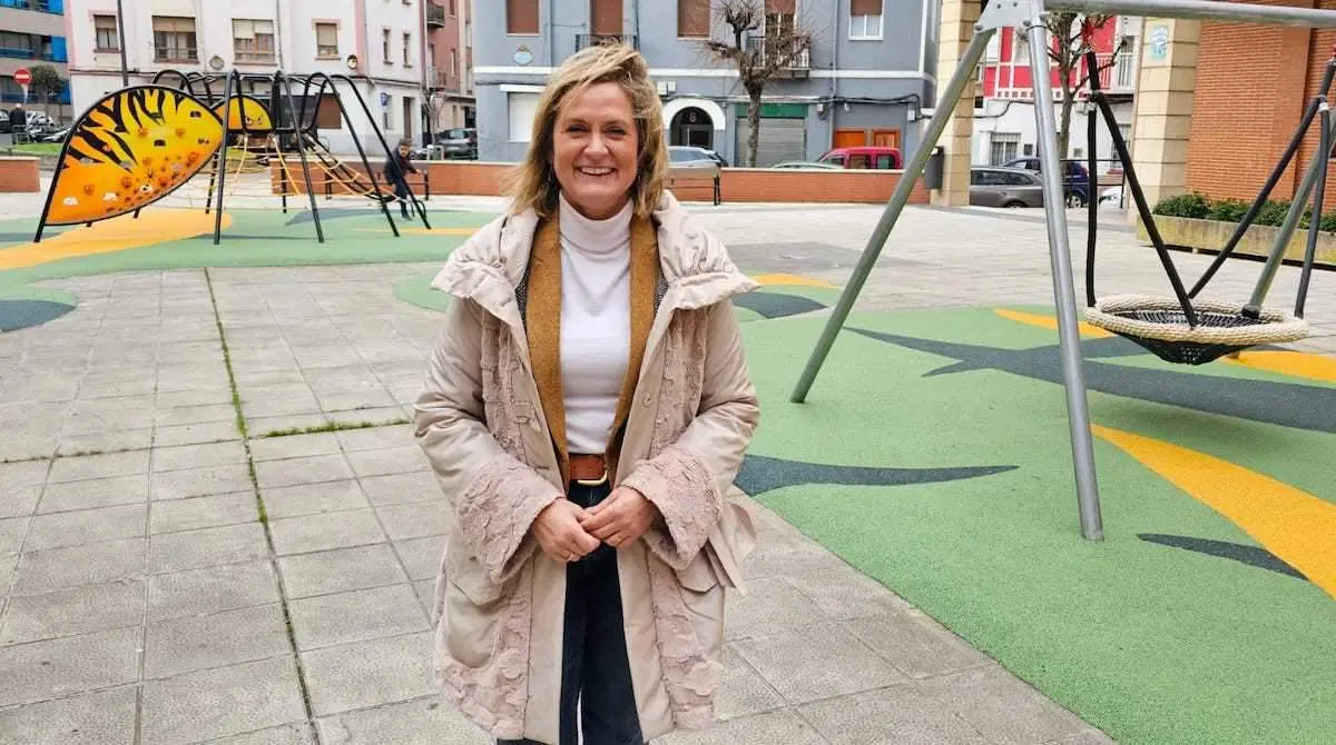 Amaia del Campo en el nuevo parque infantil de Lutxana