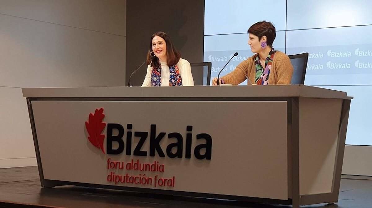 Lexuri Arrizabalaga y Arantza Atutxa en la rueda de prensa