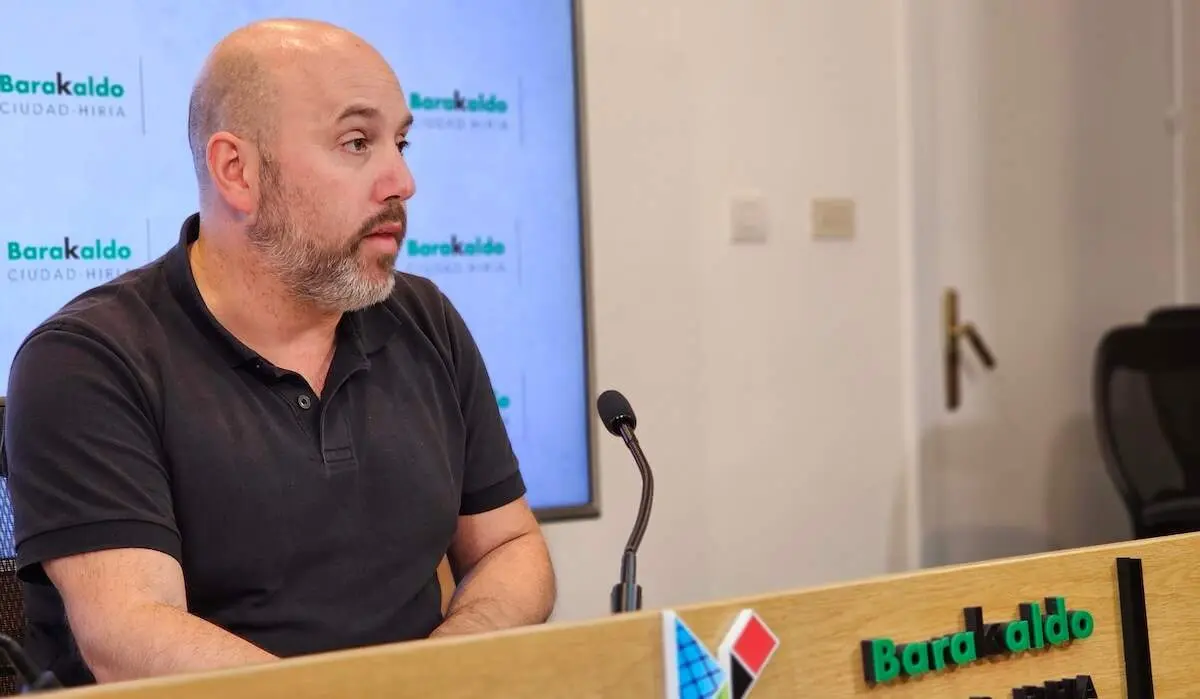 Mikel Antizar, concejal de Acción Social en Barakaldo, durante la presentación de Zainduz