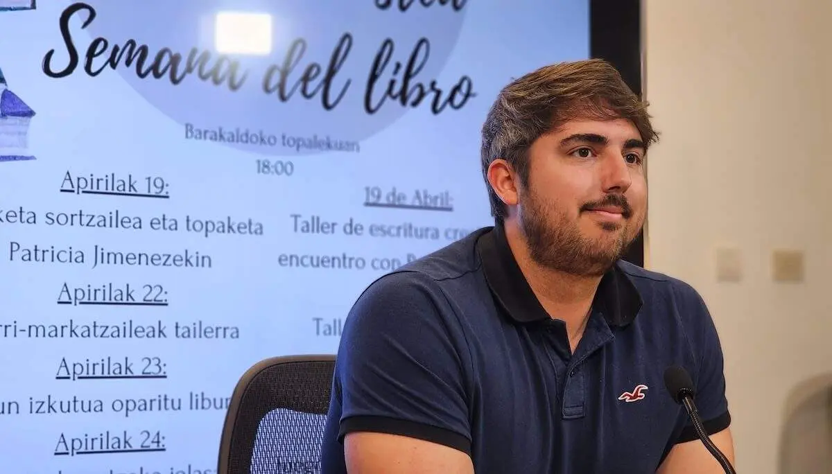 Jonathan Martín, concejal de Juventud, en la presentación de las actividades del Día del ¨Libro