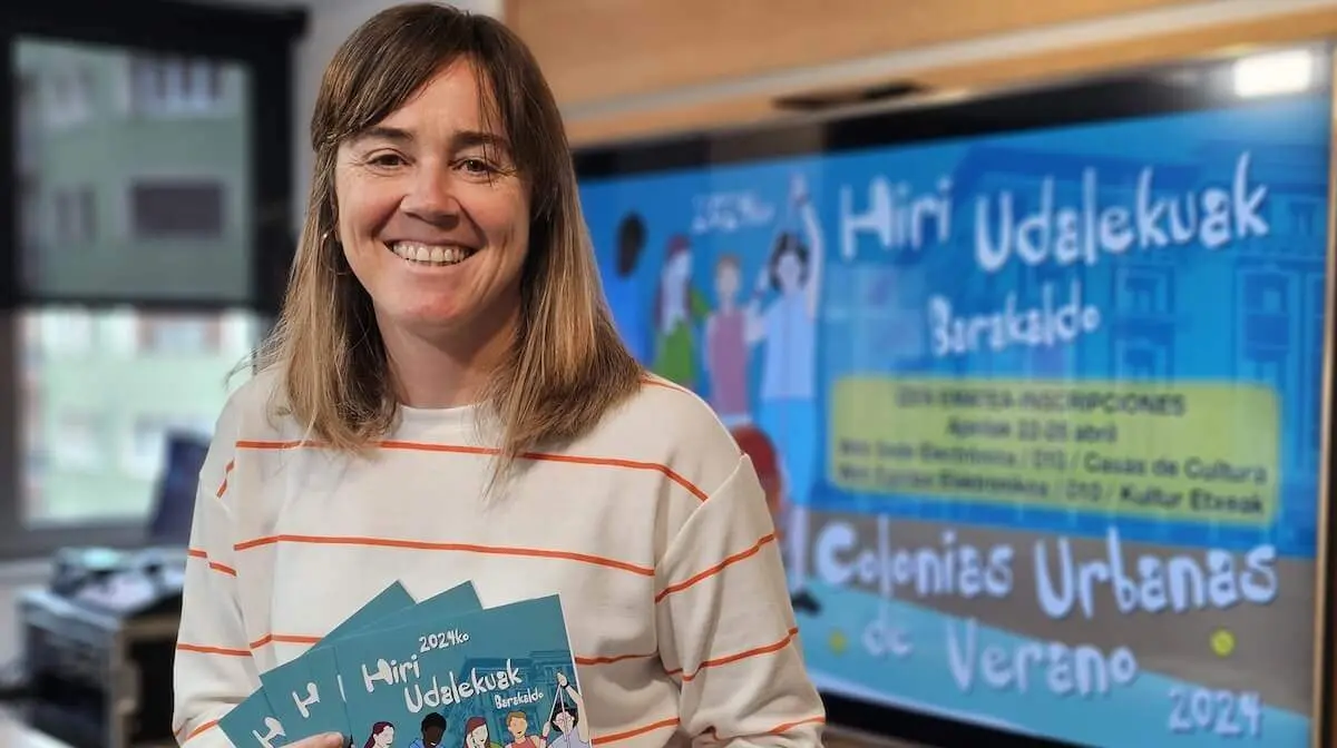 Nerea Cantero, concejala de Cultura, en la presentación de las colonias Urbanas de Verano