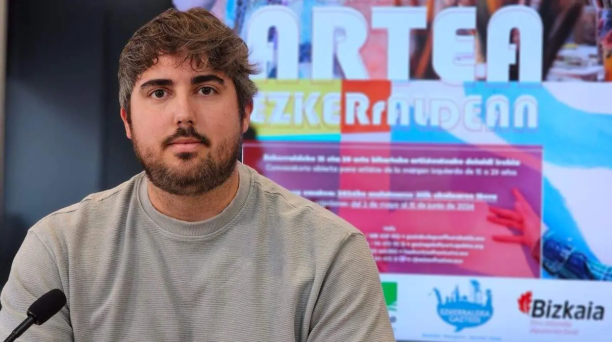 Jonathan Martín en la presentación del programa Gazteartea Gaztearazi