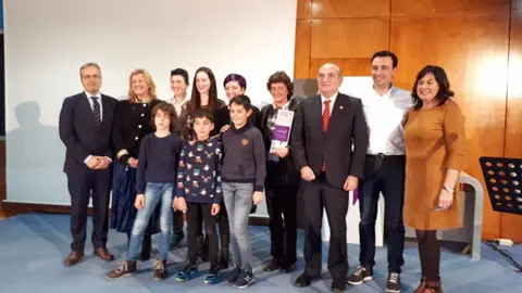 Teresa Laespada y Eider Gardiazabal hicieron entrega del galard&oacute;n