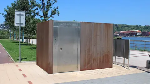 Baño público instalado en Urban Galindo