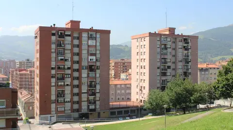 Barakaldo reparte 440.360 euros entre 340 vecinos para la rehabilitaci&oacute;n de sus viviendas
