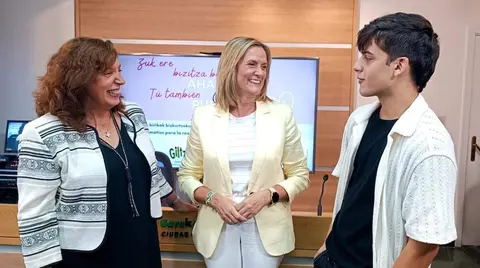Amaia del Campo, Ana Lourdes Iglesias y Aritz Martínez en la presentaci&oacute;n de la iniciativa