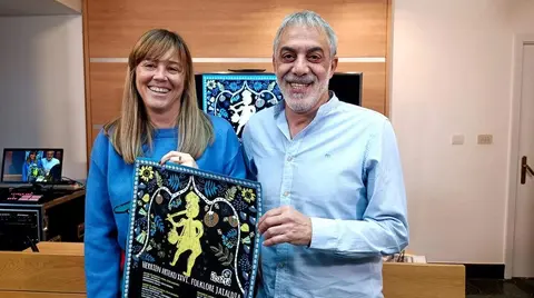 Nerea Cantero junto a Josu Gómez en la presentación del programa del Festival de Folklore de Barakaldo