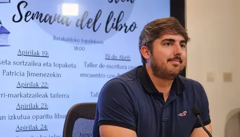 Jonathan Martín, concejal de Juventud, en la presentación de las actividades del Día del &uml;Libro