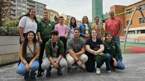 Amaia del Campo y Jonathan Martín, junto a representantes de diferentes grupos de tiempo libre