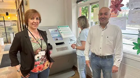 Diez personas están trabajando en estos momentos como asistentes de las nueve Oficinas Electrónicas del Ayuntamiento de Barakaldo
