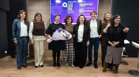 premios-lentxu-rubial-trece-rosas-rojas