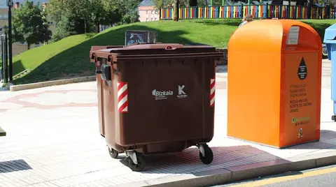 reciclaje-contenedor-marron-barakaldo