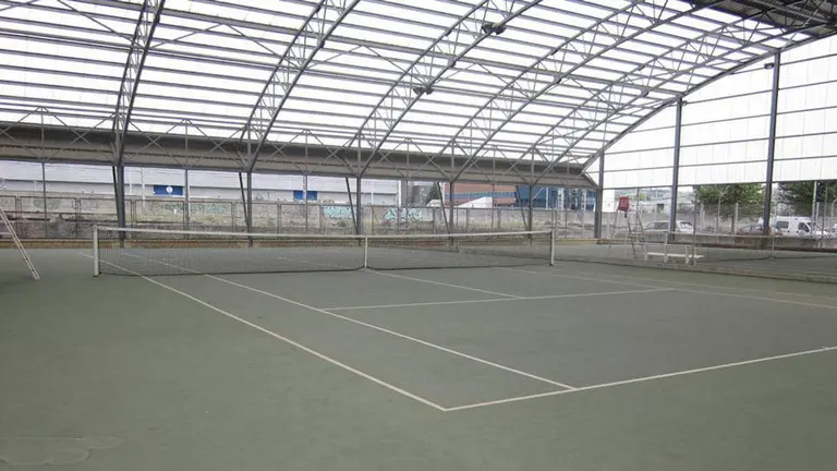 renovaci&oacute;n cubierta pistas tenis lasesarre