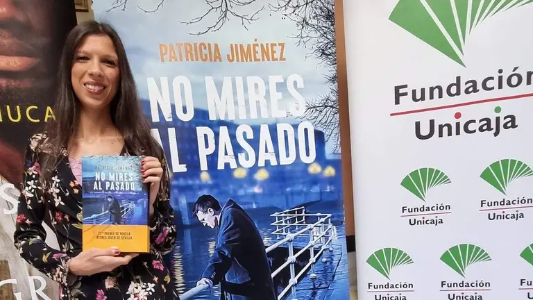 La barakaldesa Patricia Jim&eacute;nez en la recogida del premio