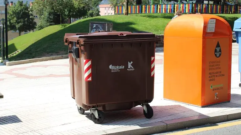 reciclaje-contenedor-marron-barakaldo