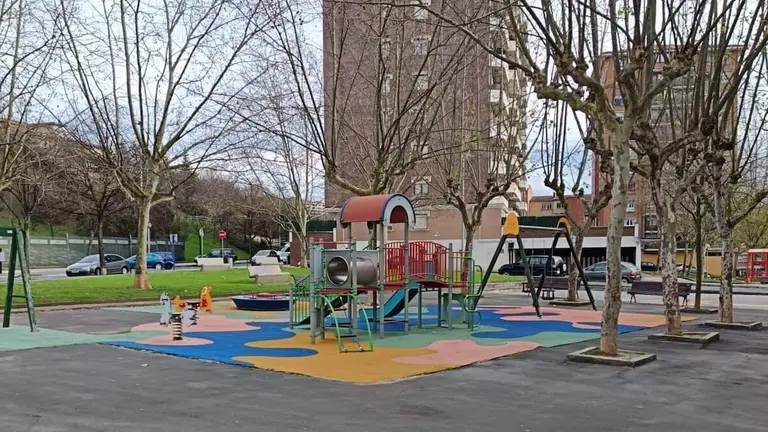 obras-cubierta-parque-infantil-zuazo